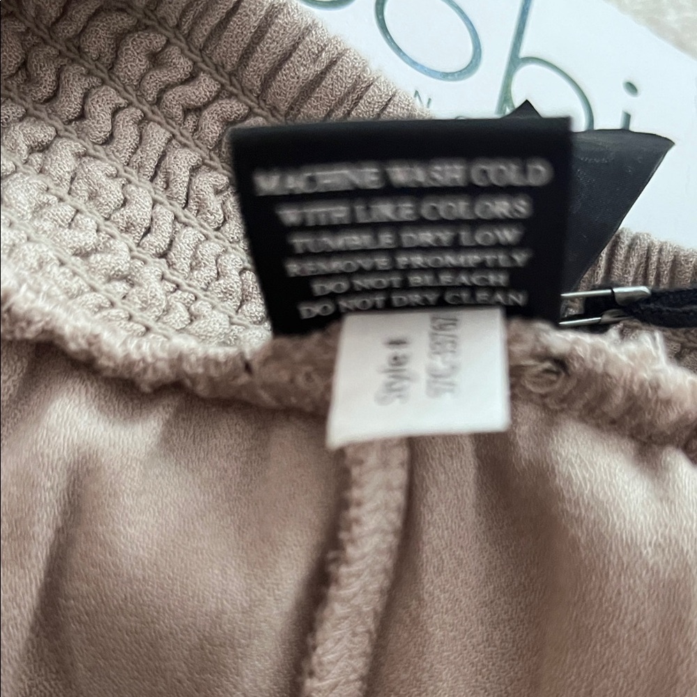 Bobi Women's Wide Leg Tan Pants NWT - sold out on Revolve! - Picture 8 of 8